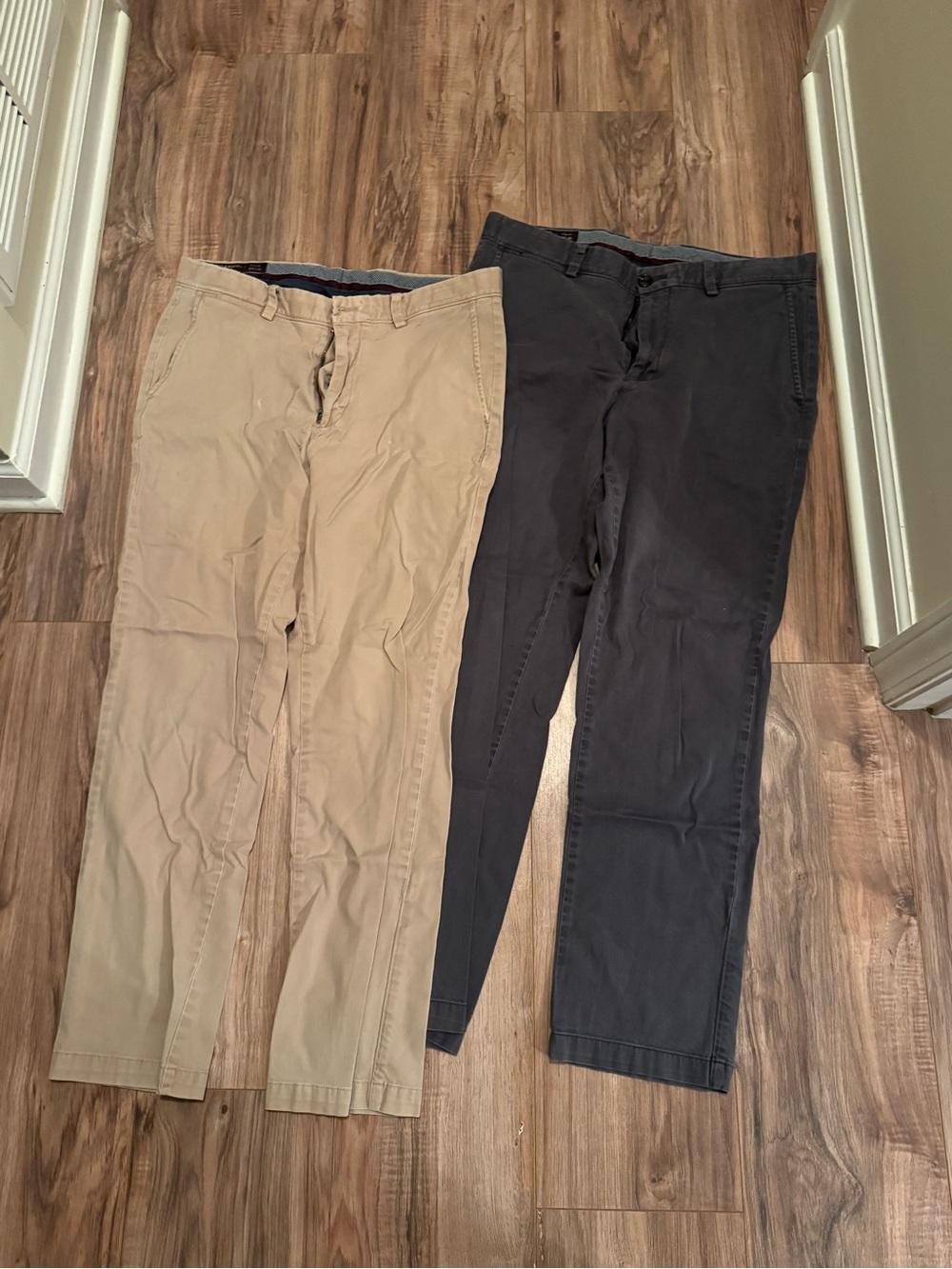 Johnston & Murphy Men's Chinos in Khaki and Navy 32x30